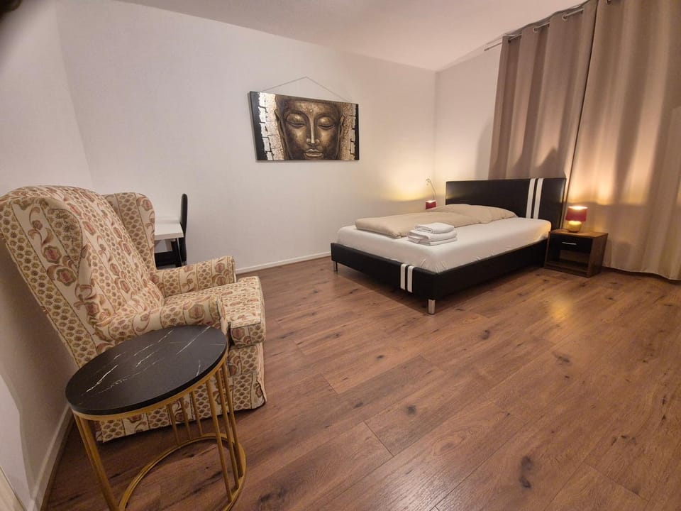 Bed, Living room, Photo of the whole room, Seating area, Bedroom