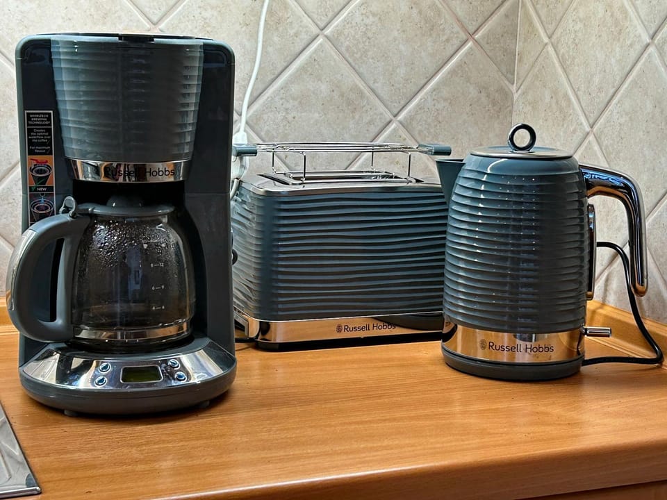 Coffee/tea facilities, toaster