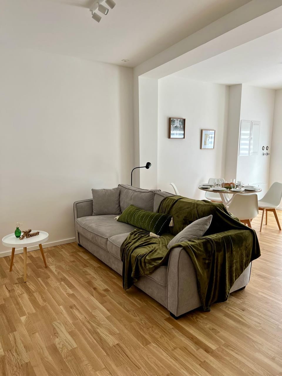 Living room, Photo of the whole room, Seating area