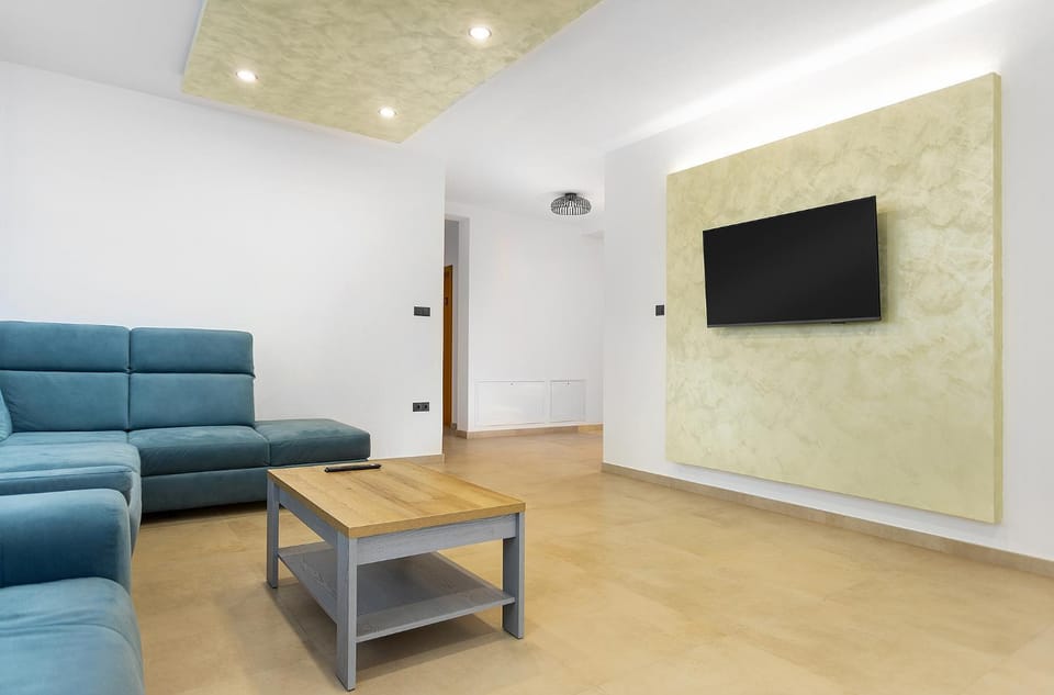 Communal lounge/ TV room, TV and multimedia, Evening entertainment