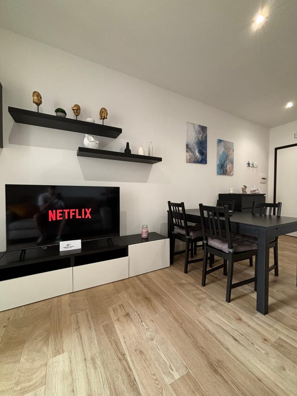 Living room, Seating area, Dining area