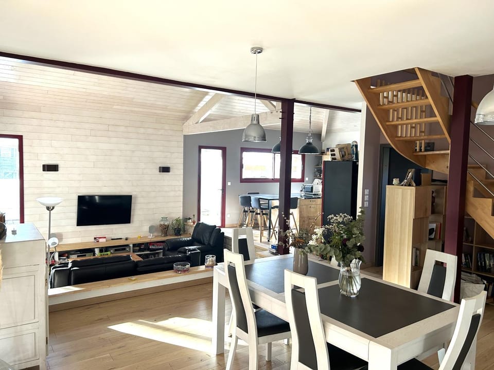 Communal lounge/ TV room, Dining area