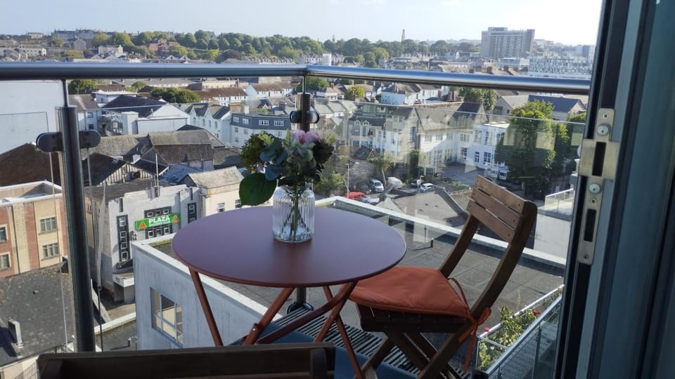 The Green Top flat with parking included amazing views and perfect location Apartment in Plymouth