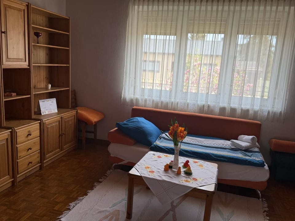 Apartment Anna - Austrian country house in Marchfeld im Weinviertel House in Bratislava Region, Slovakia