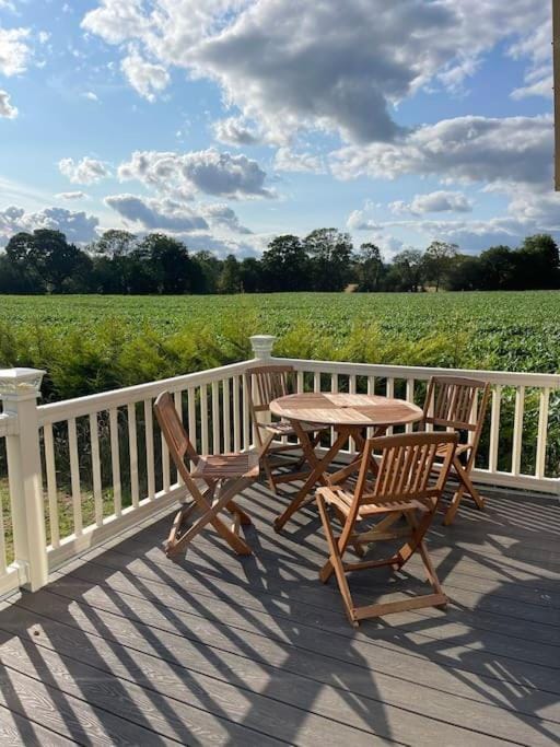 Weston pools lodge Apartment in Oswestry
