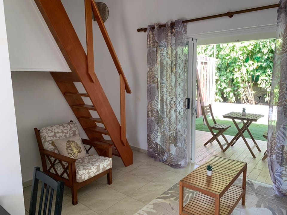 Patio, Living room