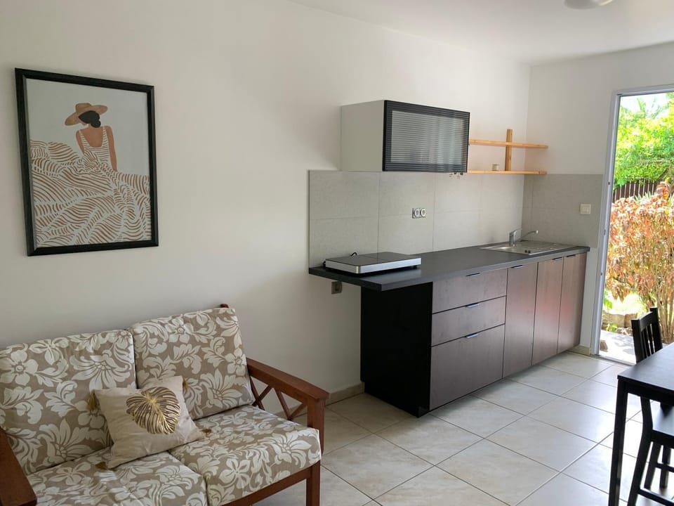 Kitchen or kitchenette, Living room