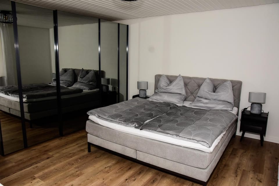 Bed, Photo of the whole room, Bedroom