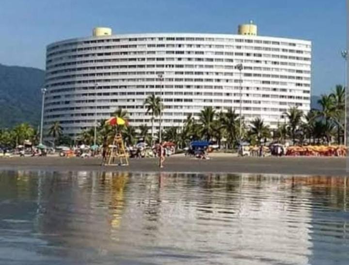 Peruíbe - Prédio redondo - apartamentos frente ao mar Apartment in Peruíbe