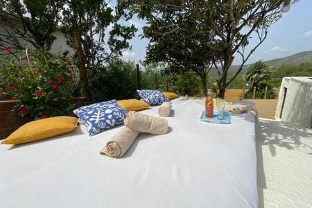 Para 12: piscina, BBQ, calma y café con vistas Villa in Baix Penedès