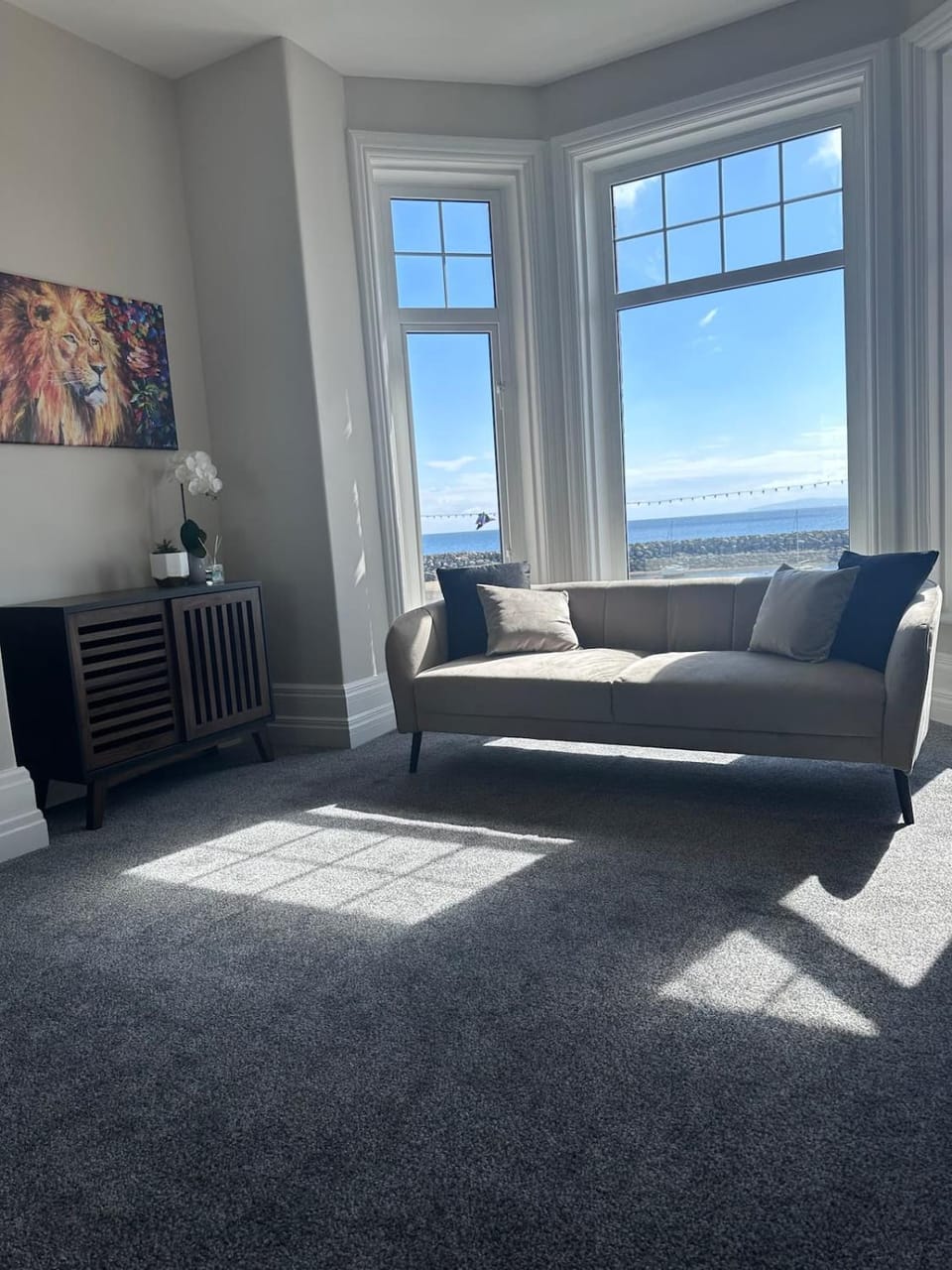 Stunning Sea View Apartment With Balcony & Parking Apartment in Rhôs-on-Sea