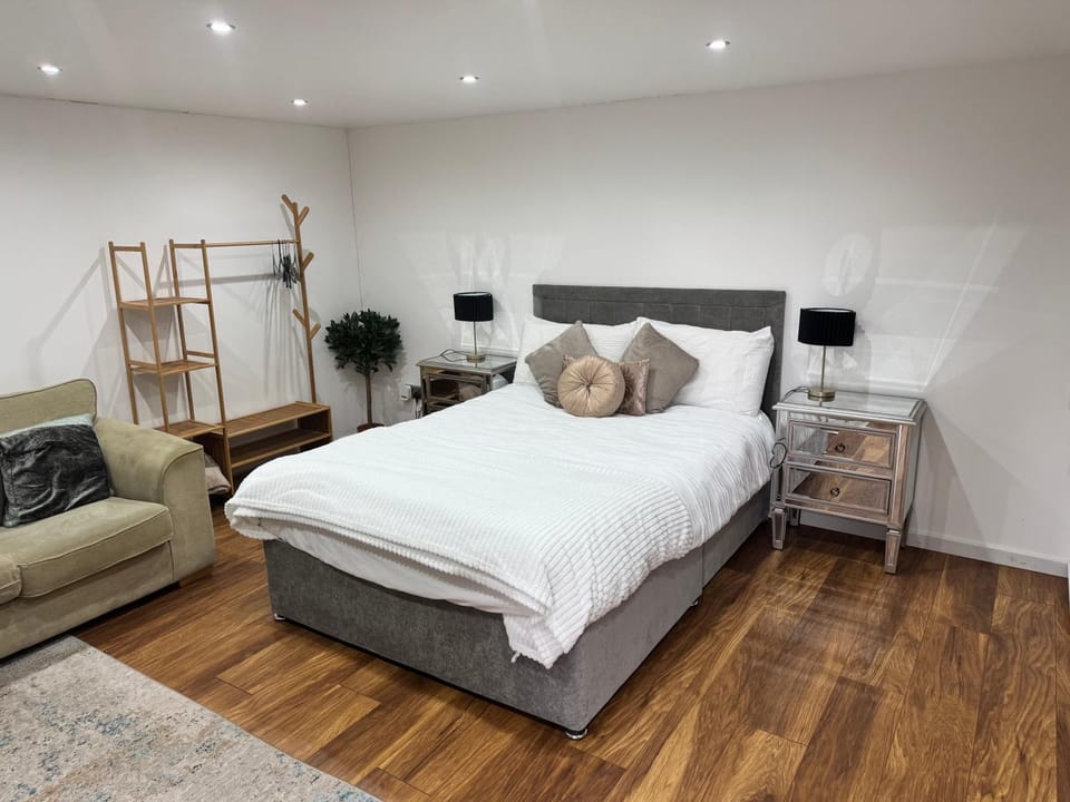 Twickenham Stadium Studio Bed and Breakfast in Isleworth