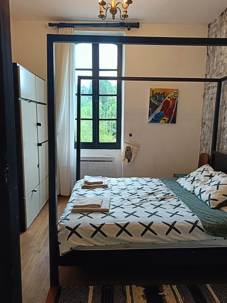 Photo of the whole room, Bedroom