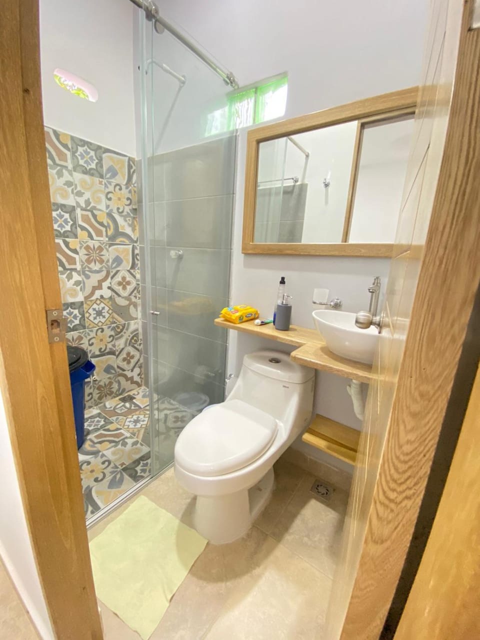 Shower, Toilet, Bathroom, towels