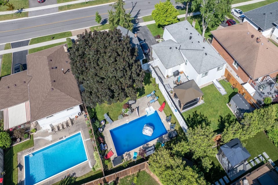 Near Amenities, Malls, Beach etc House in Burlington