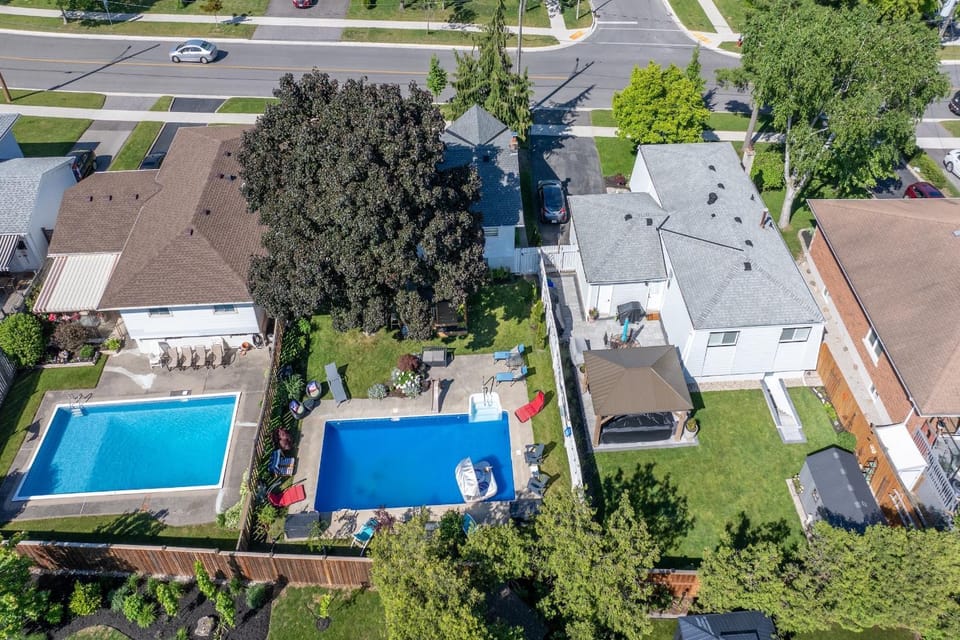 Near Amenities, Malls, Beach etc House in Burlington