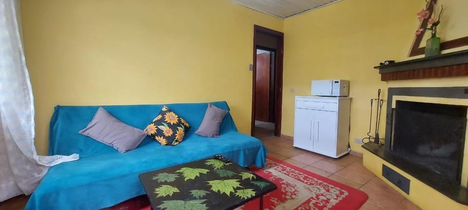 TV and multimedia, Living room, Seating area, fireplace