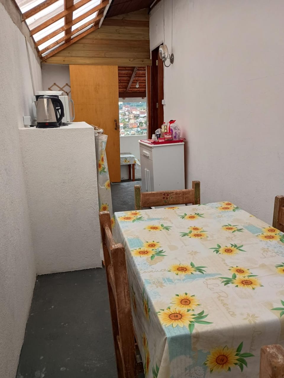 Kitchen or kitchenette, Dining area, microwave, minibar, oven