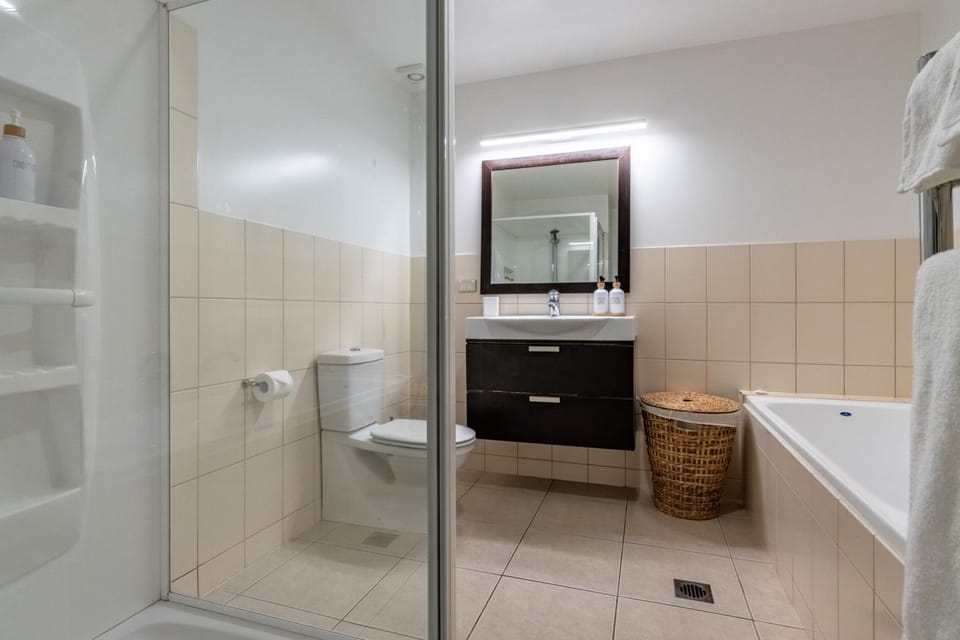 Shower, Toilet, Bathroom, Bath