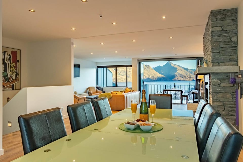 Seating area, Dining area