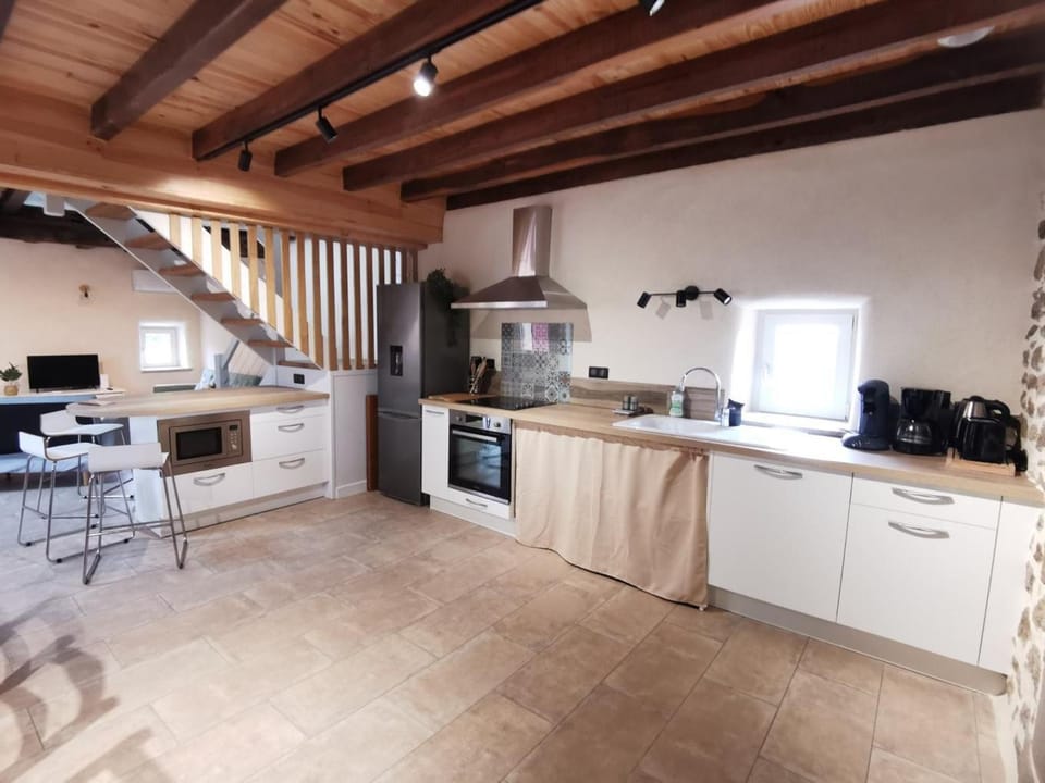 Gîte de l'Espinasse : Charme bucolique, animaux acceptés - FR-1-489-535 House in Auvergne-Rhône-Alpes