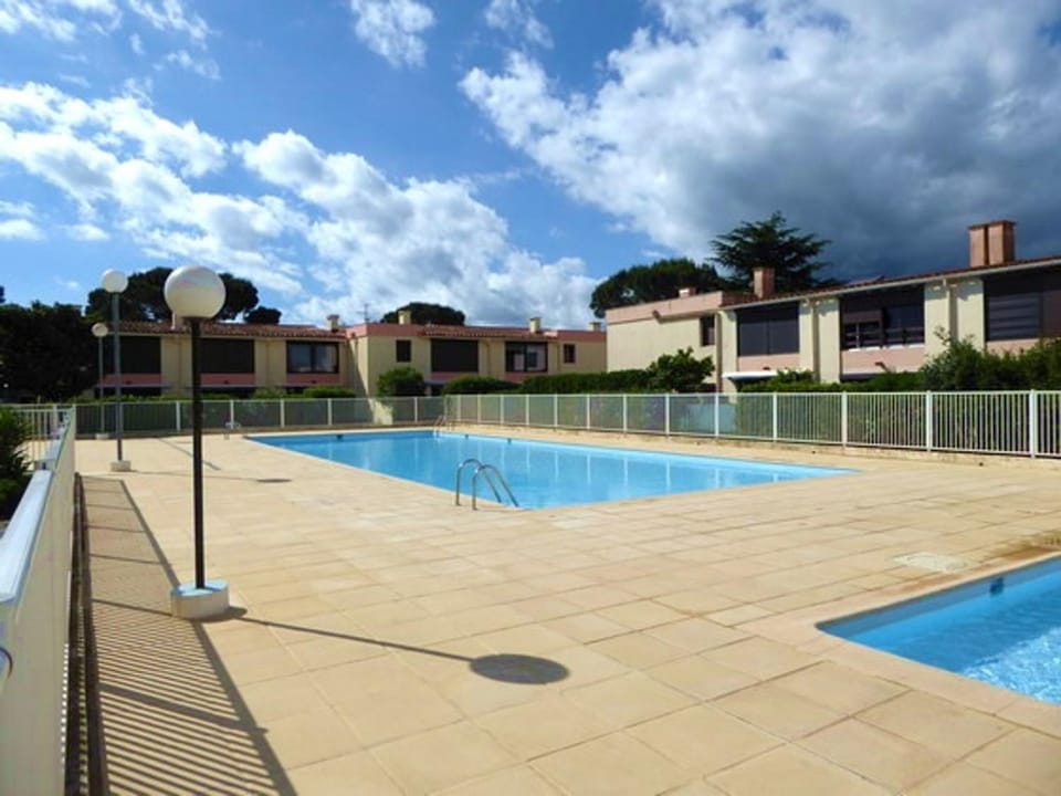 Appartement 3 pièces avec piscine et tennis, à 500m de la plage, climatisé, parking privé - FR-1-776-101 Apartment in Argeles-sur-Mer