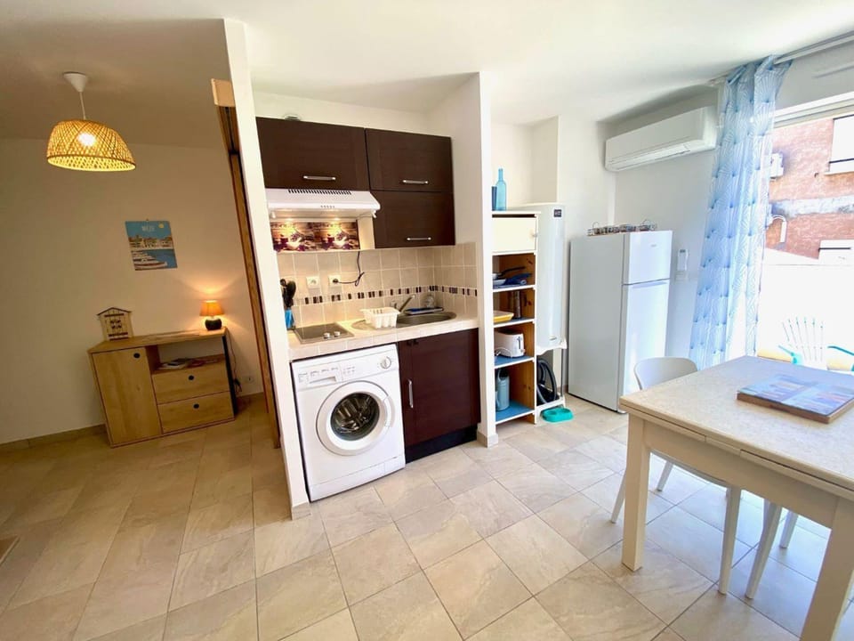 Studio rénové au cœur de Mèze, climatisé et lumineux - FR-1-604-51 Apartment in Mèze