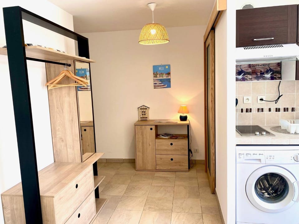 Studio rénové au cœur de Mèze, climatisé et lumineux - FR-1-604-51 Apartment in Mèze