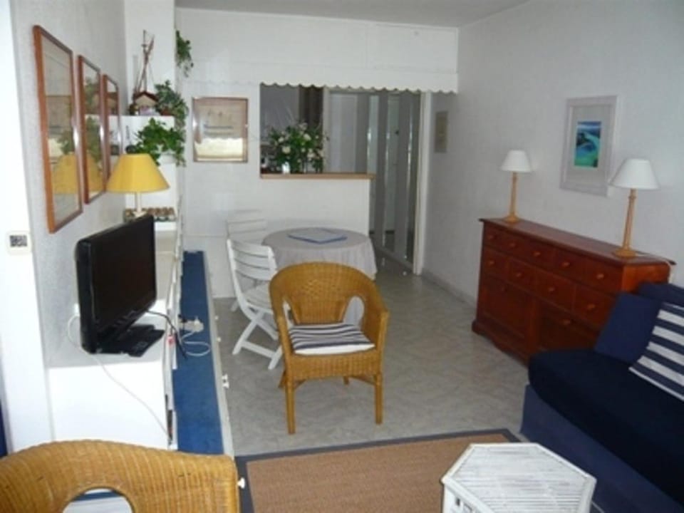 Appartement 2 Pièces Cabine Climatise 4 Pers Avec Terrasse Privee et Piscine à 200m Plage - FR-1-731-85 Cabin in Le Grau-du-Roi