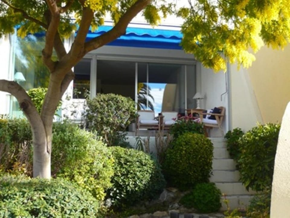 Appartement 2 Pièces Cabine Climatise 4 Pers Avec Terrasse Privee et Piscine à 200m Plage - FR-1-731-85 Cabin in Le Grau-du-Roi