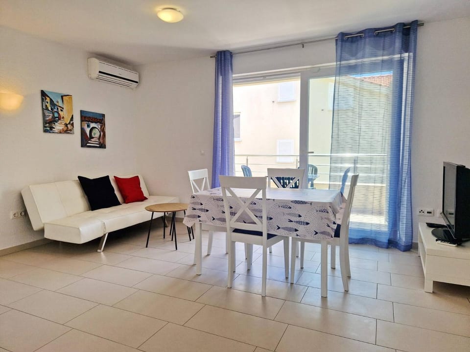 Living room, air conditioner