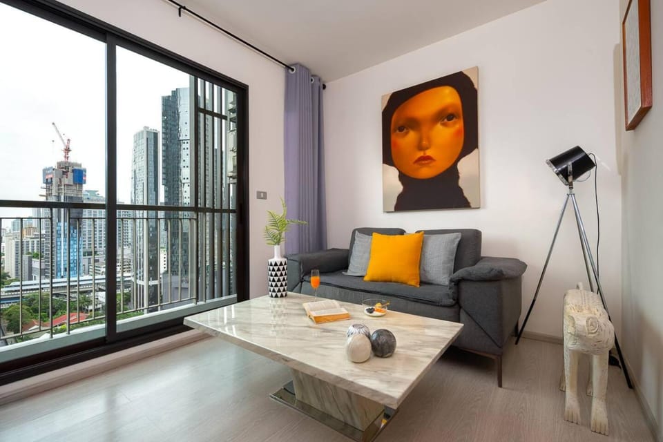 Luxury Art apt Downtown Metro Bangkok-Kitchen-living room Apartment in Bangkok