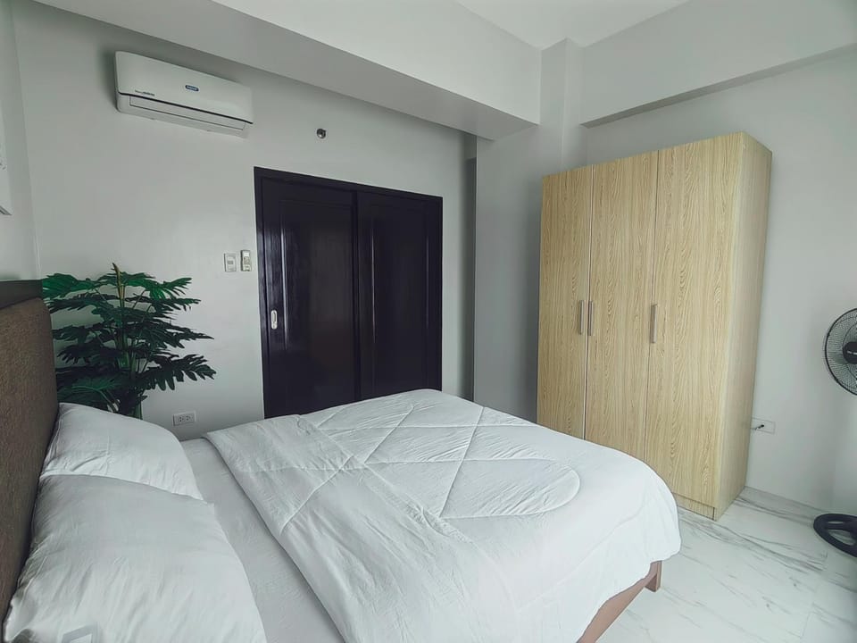Bedroom, air conditioner