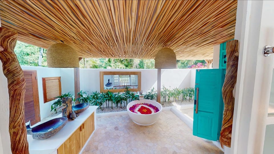 Shower, Toilet, Bathroom, Bath