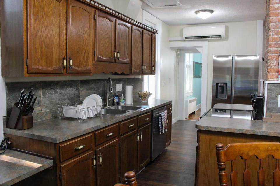 Kitchen or kitchenette, Dining area, dishwasher, oven, pet friendly, stove, air conditioner
