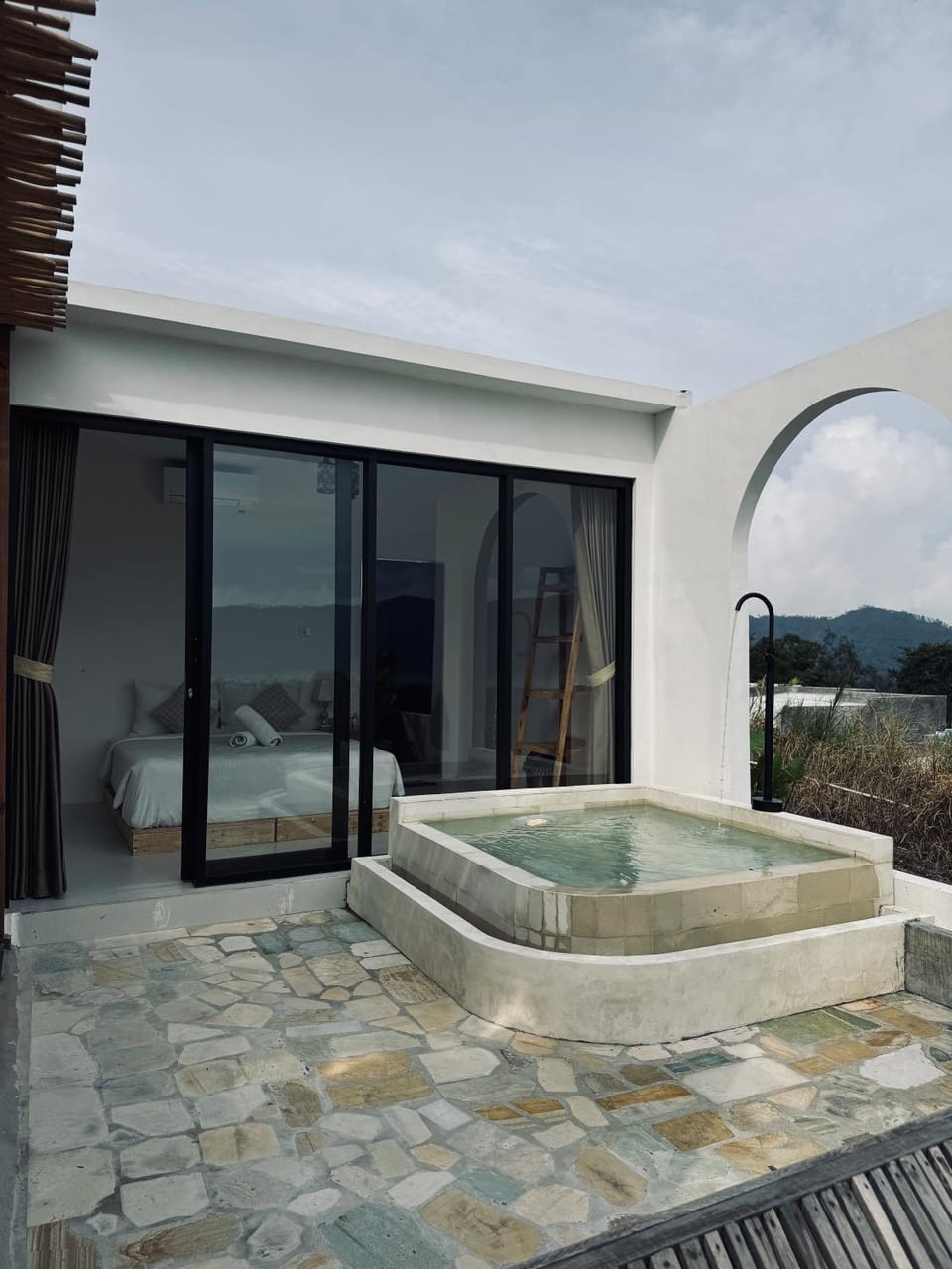 Enla montana with private hot spring Apartment in Karangasem Regency