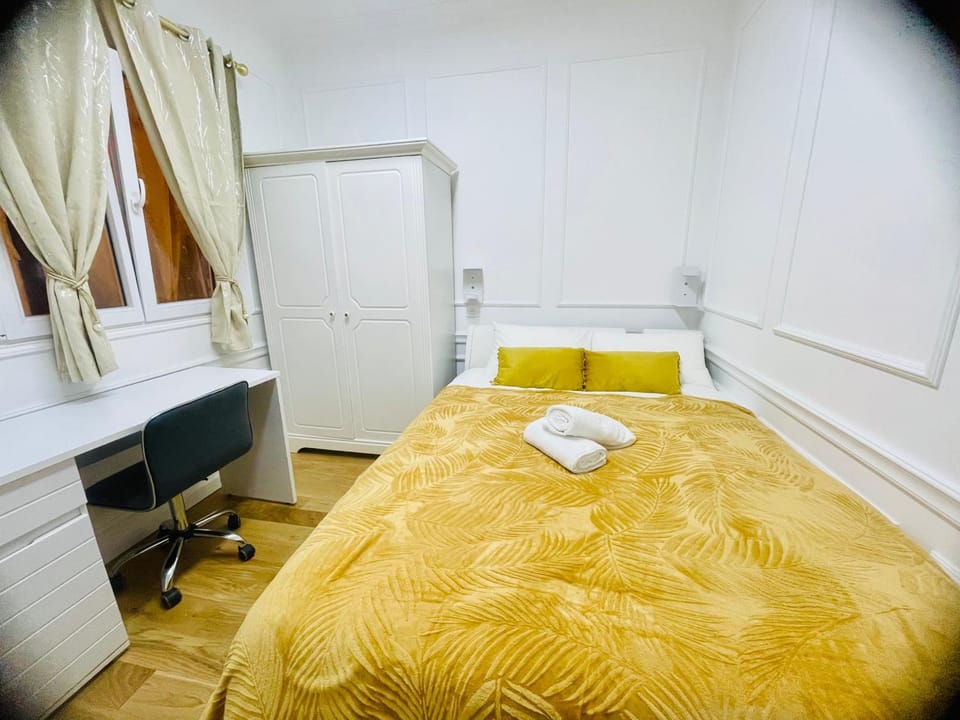 Bed, Photo of the whole room, Bedroom, towels, wardrobe