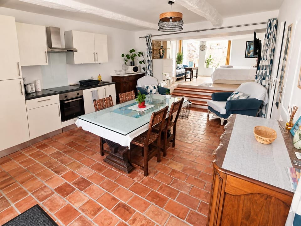 Bel appartement avec patio en coeur de ville Apartment in Hyères