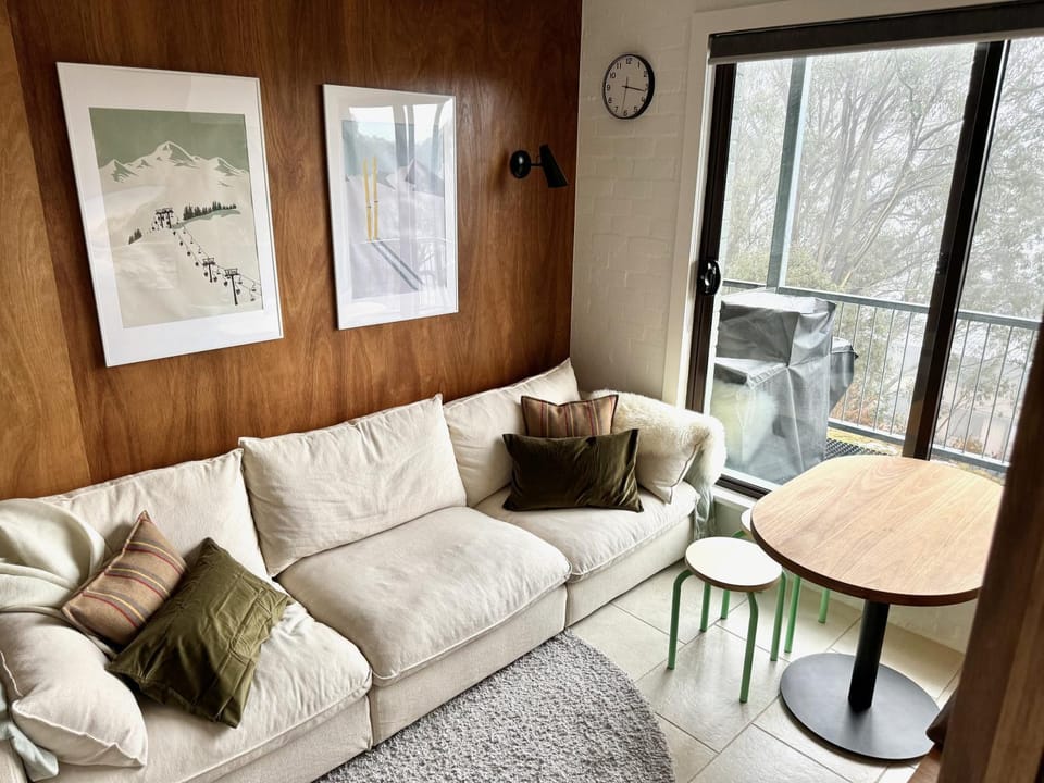 One Cedarwood - Petite Challet Falls Creek Apartment in Falls Creek