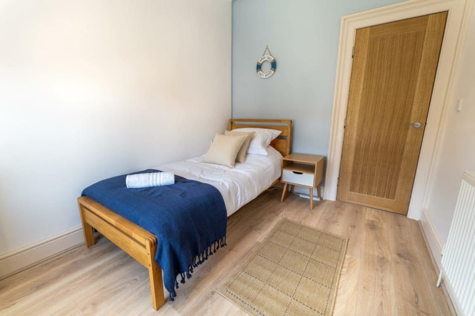 Red & Blue flat 15mins to Liverpool city centre, Free parking Apartment in Wallasey