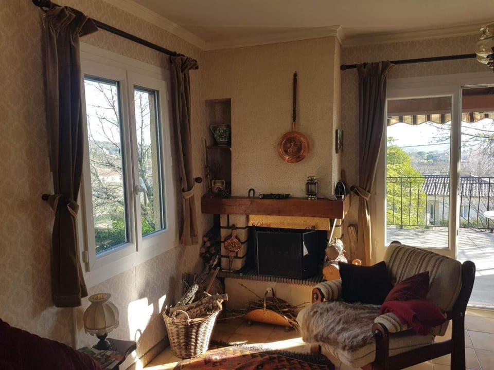 Communal lounge/ TV room, TV and multimedia, View (from property/room), Balcony/Terrace, Living room, Seating area, fireplace, heating, air conditioner