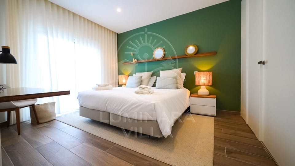Toilet, Bed, Bathroom, Bedroom, Facility for disabled guests, Bath, bidet, wardrobe, air conditioner