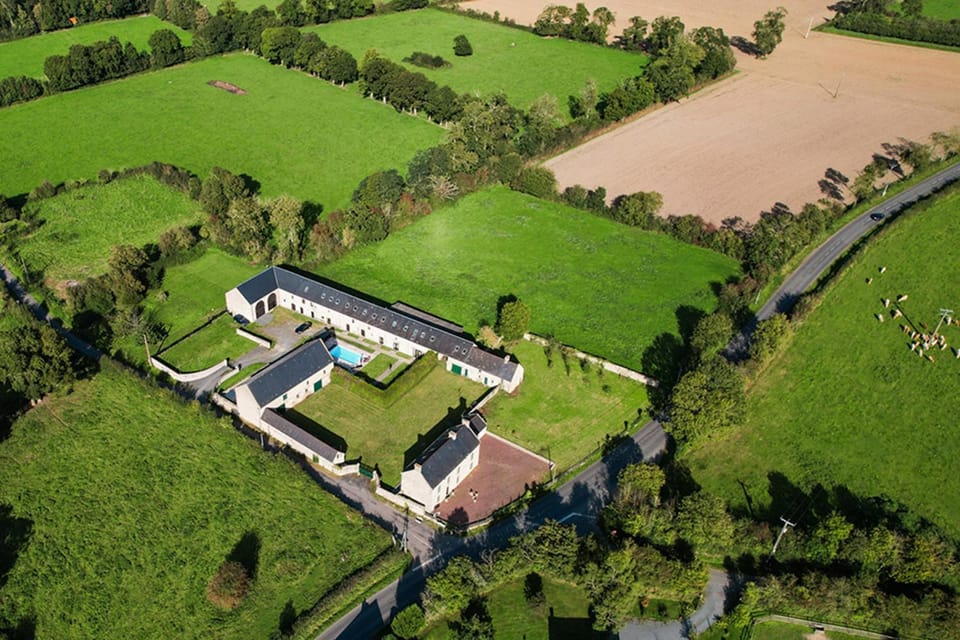 Property building, Natural landscape, Bird's eye view, View (from property/room)