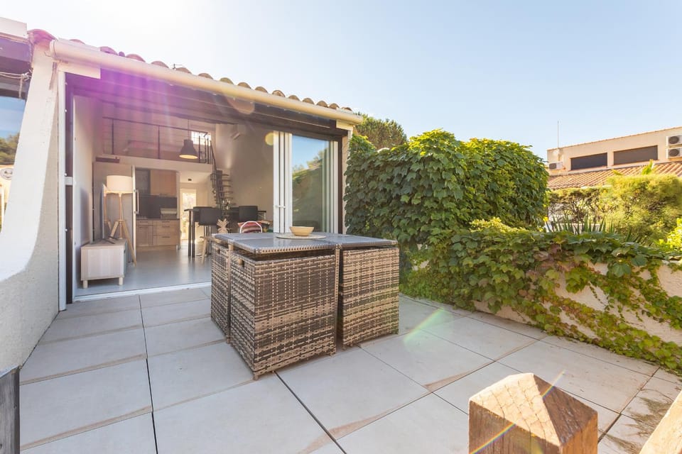 Property building, Balcony/Terrace