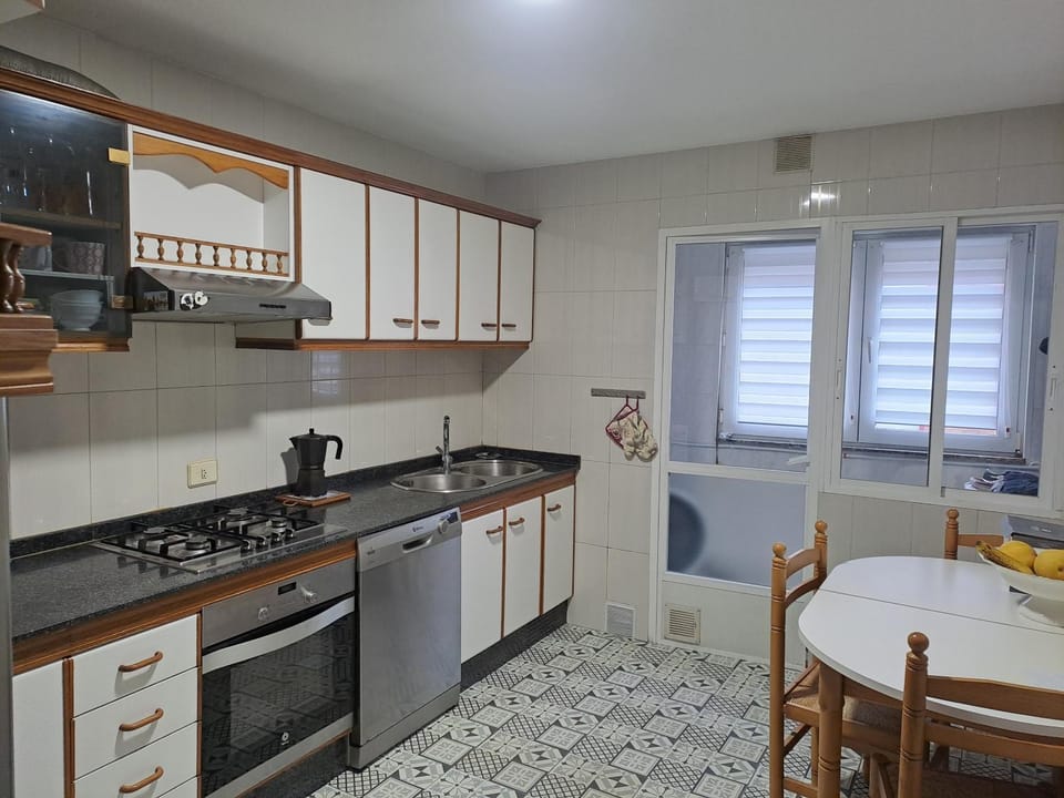 Kitchen or kitchenette, Dining area, dishwasher, oven, stove