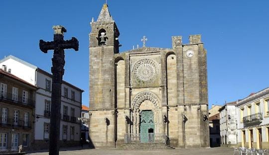 Nearby landmark, Day, Landmark view