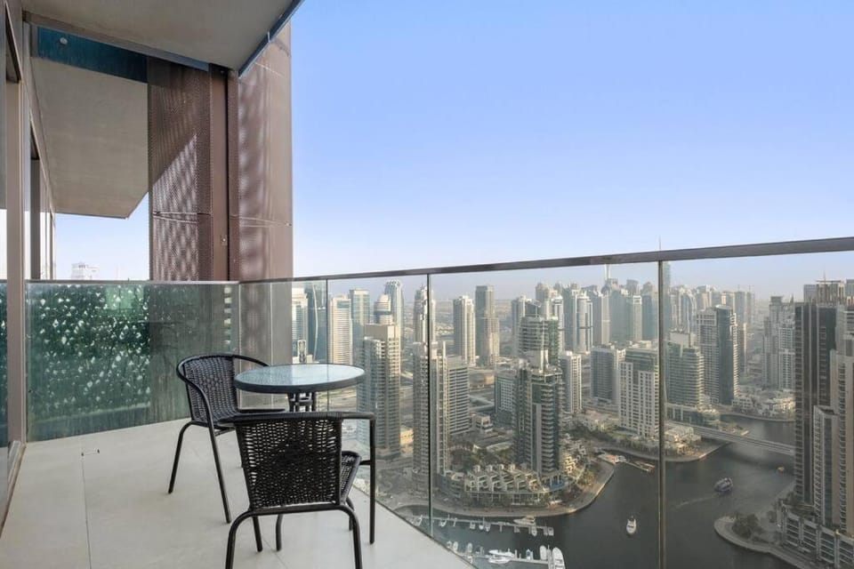 Marina View 1BR Chic Stay in Dubai Vibrant Walk Near Dining and Attractions Apartment in Dubai