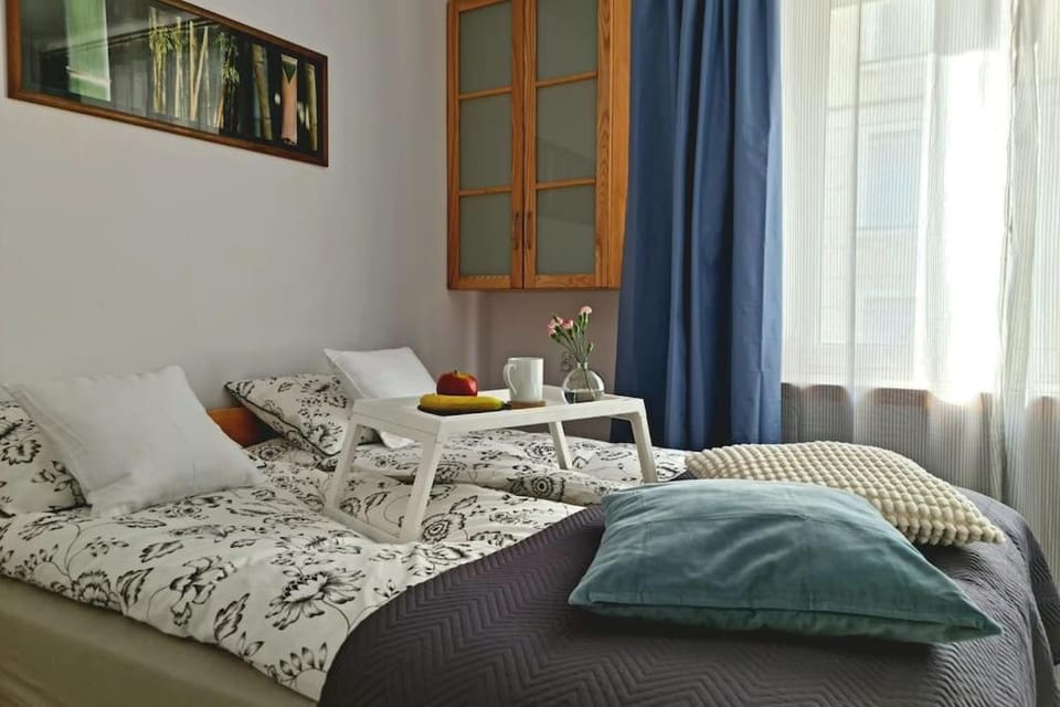 Bed, Seating area, Bedroom, towels