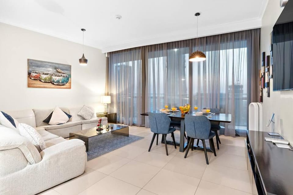 Downtown 2BR Skyline Views & Prime Dubai Stay Near Burj Khalifa, Mall Apartment in Dubai