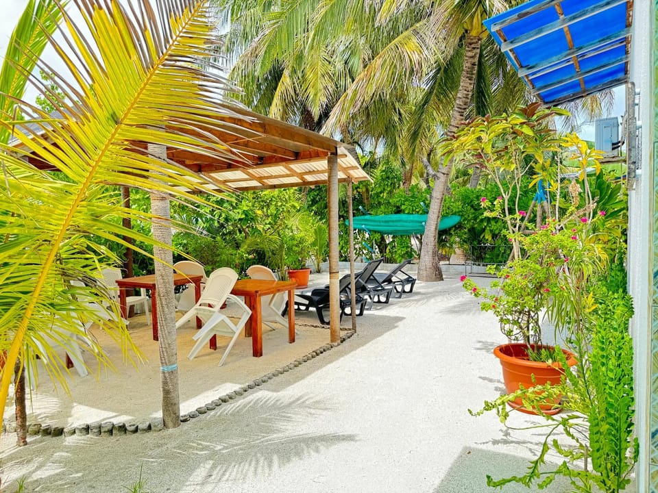 Restaurant/places to eat, Day, Garden, Garden view